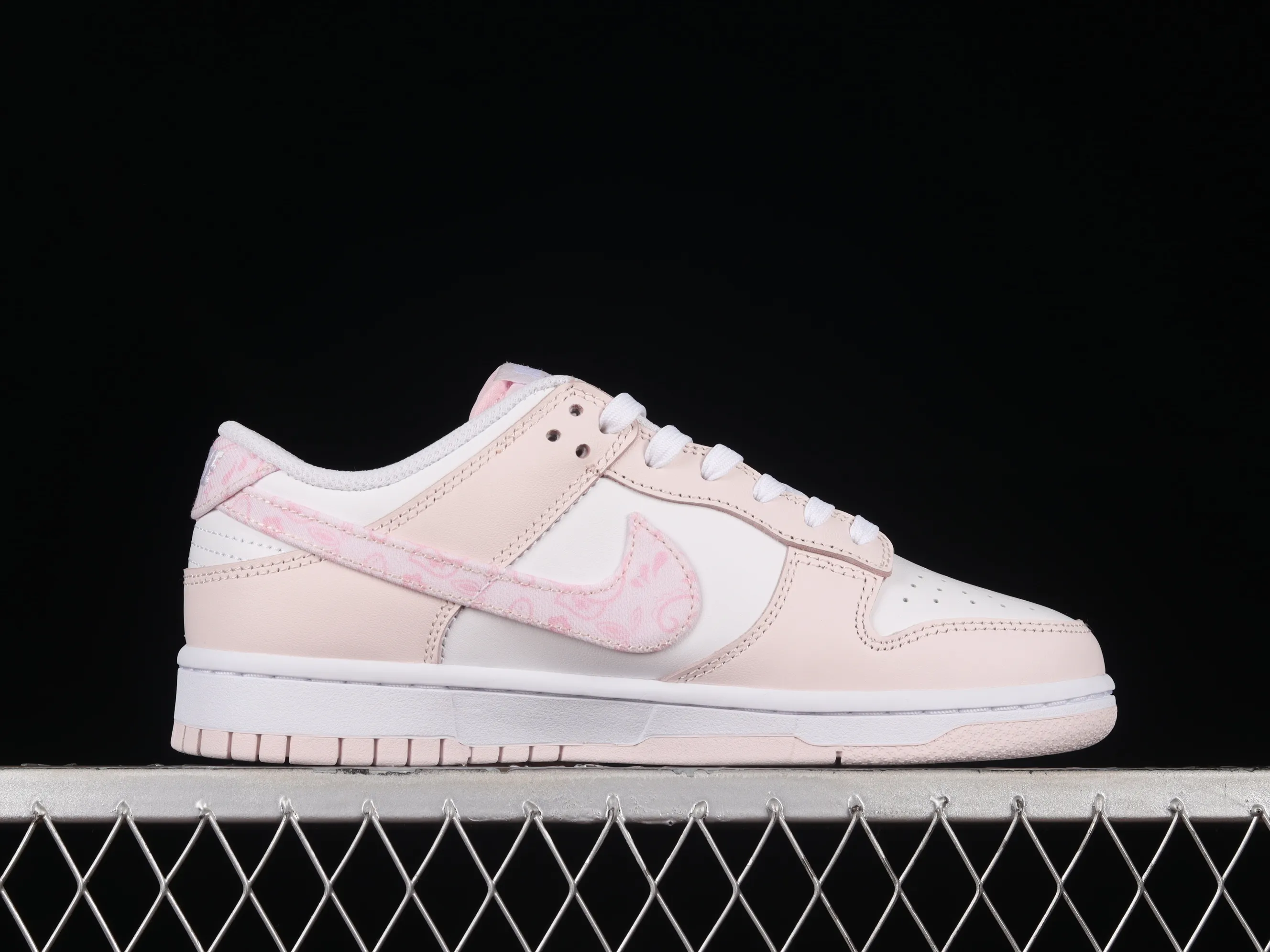 All categories Nk SB Dunk series Nk SB Dunk Low low-top sneakers C version Nk Dunk Low "Pink Paisley" Sakura pink SB low-top sports and leisure sneakers FD1449-100